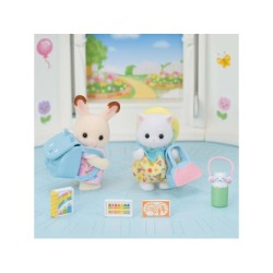 Compra Epoch Sylvanian Families Amigos De La Guarderia Caminando Juntos al mejor precio | Juguetilandia Canarias